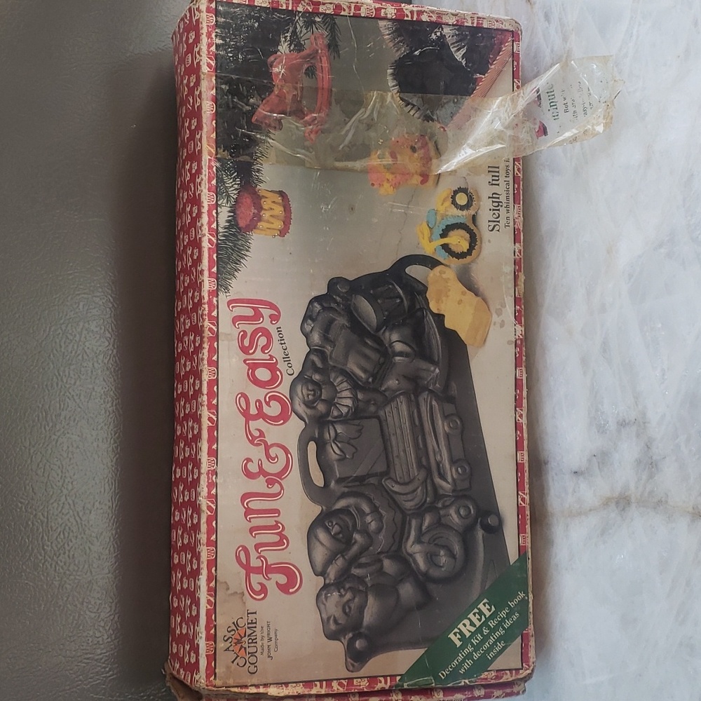 Cast iron "Sleigh full O' toys"Baking mold by John Wright Company